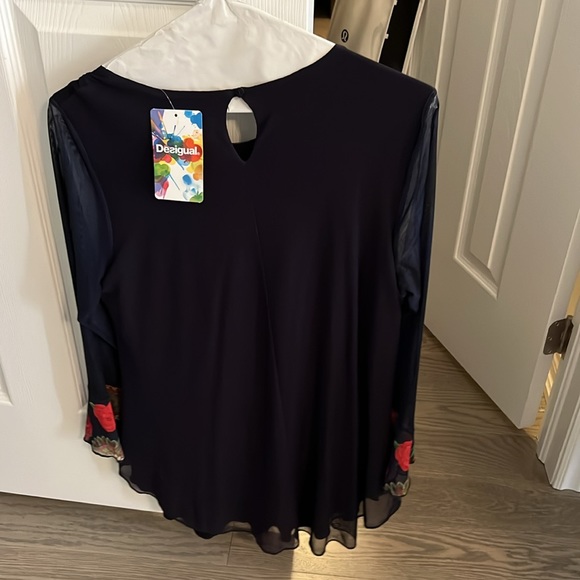 Navy blouse with flower detail, Size M - Picture 3 of 5